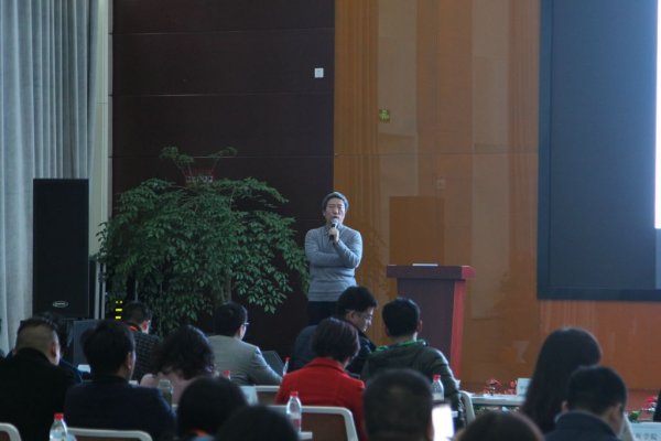 王卫红理事长做主题报告